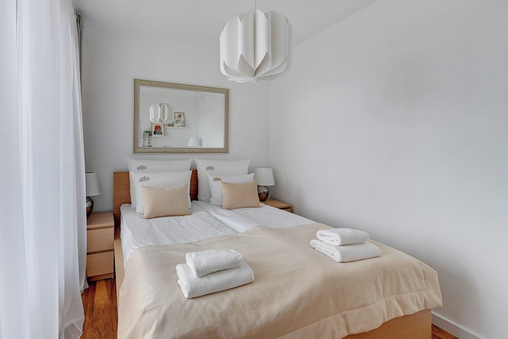 Aura - Riverside & Parking by Downtown Apartments