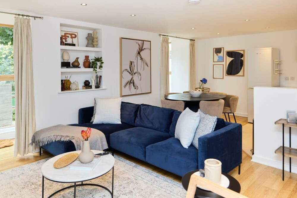 The Gwendolen Retreat - Inviting 2bdr Apartment With Balcony