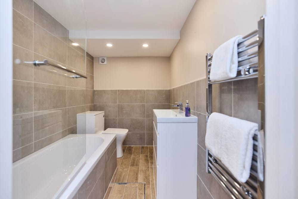 The Brondesbury Park - Sparkling 3bdr Flat With Garden