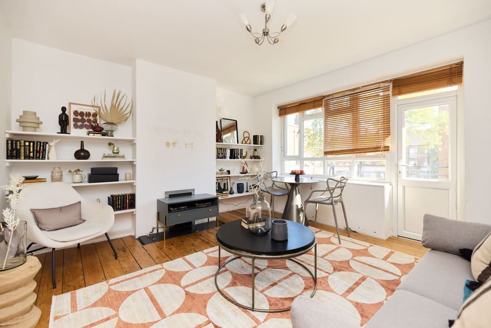 The Holloway Place - Modern 1bdr Flat With Balcony