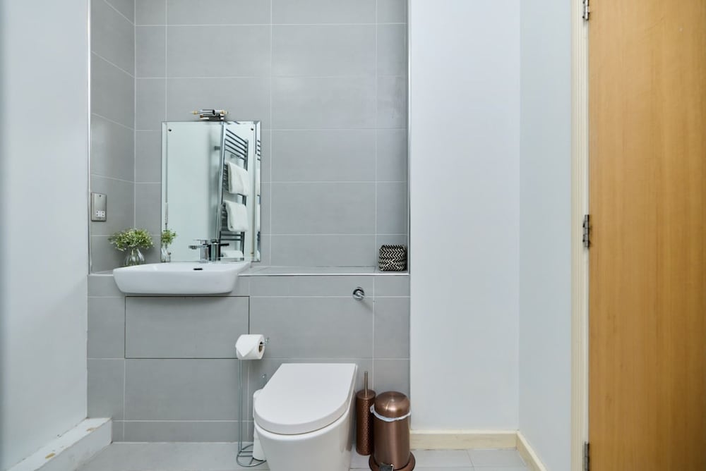 The Spitalfields Beauty - Bright 2bdr Flat