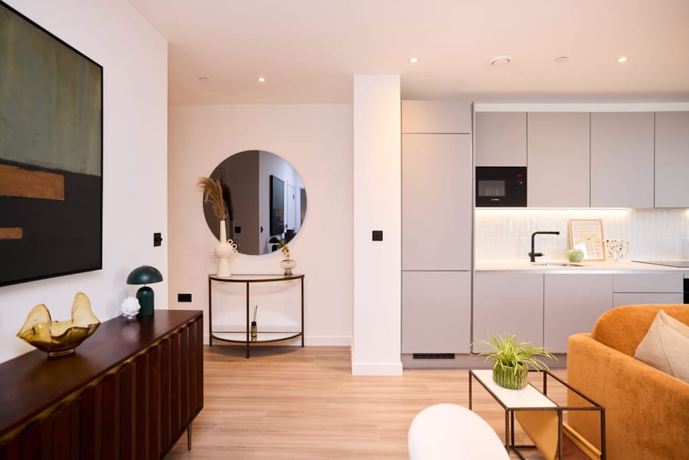 The Tottenham Classic - Charming 2bdr Flat With Balcony photo 2