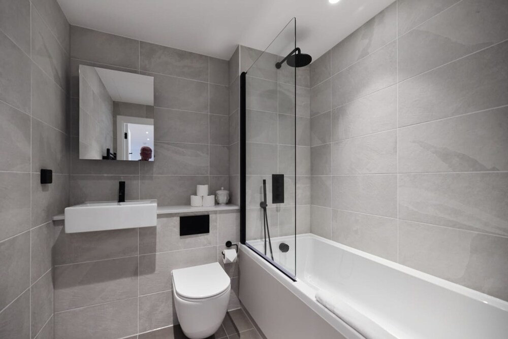 The Tottenham Retreat - Homely 2bdr Flat With Balcony
