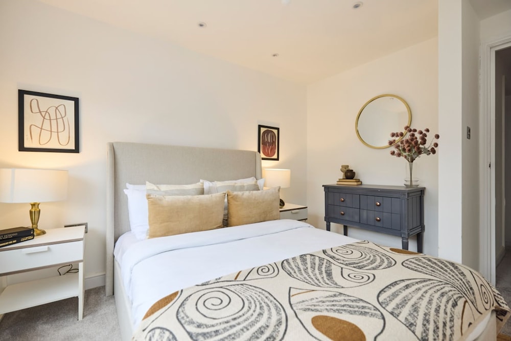The Shepherd s Bush Wonder - Trendy 4bdr Home With Garden Terrace