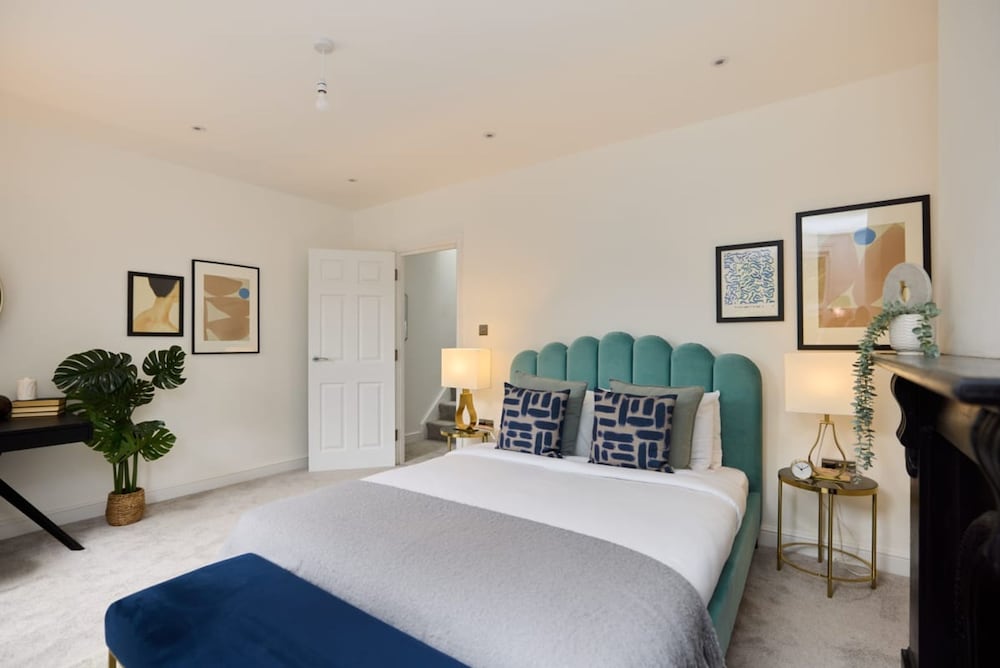 The Shepherd s Bush Wonder - Trendy 4bdr Home With Garden Terrace