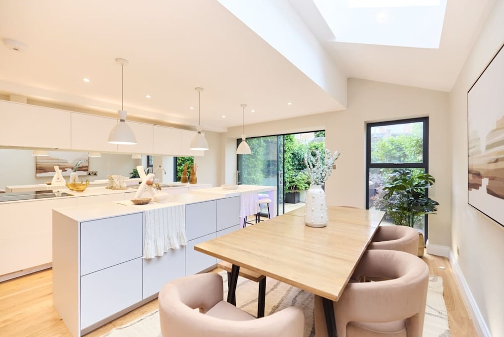 The Latimer Wonder - Stunning 5bdr House With Garden