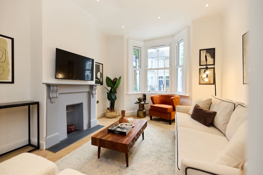 The Shepherd s Bush Wonder - Trendy 4bdr Home With Garden Terrace