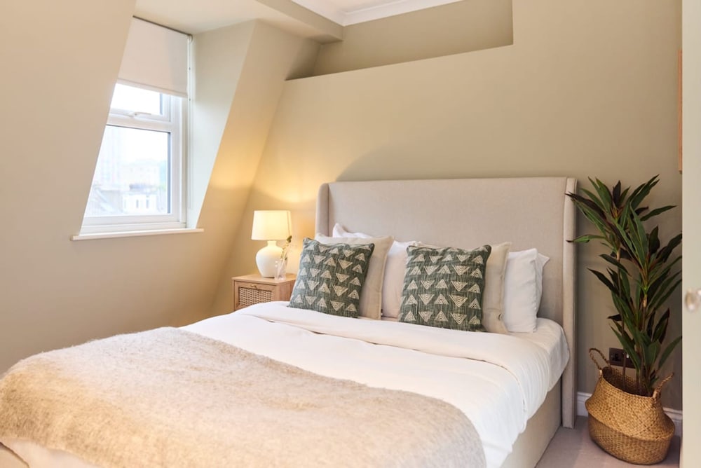 The Latimer Wonder - Stunning 5bdr House With Garden