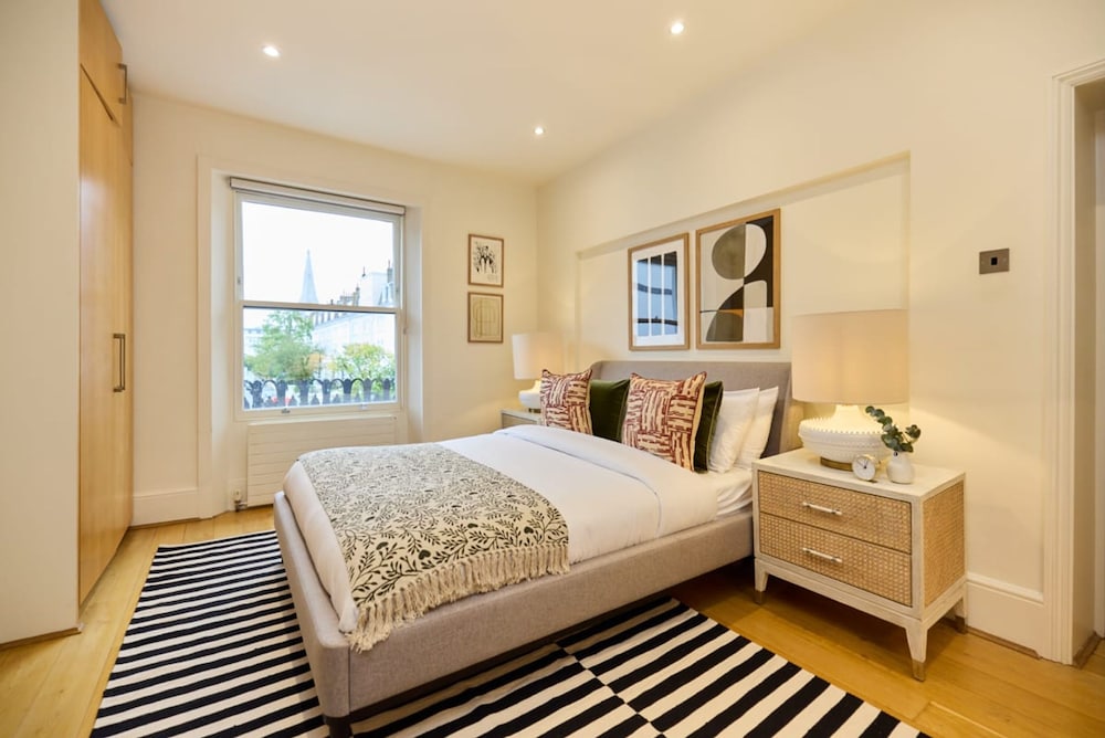 The Kensington Palace Hideout - Homely 5bdr House With Patio and Balcony