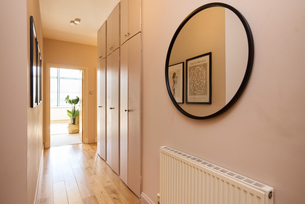 The Spitalfields Beauty - Bright 2bdr Flat