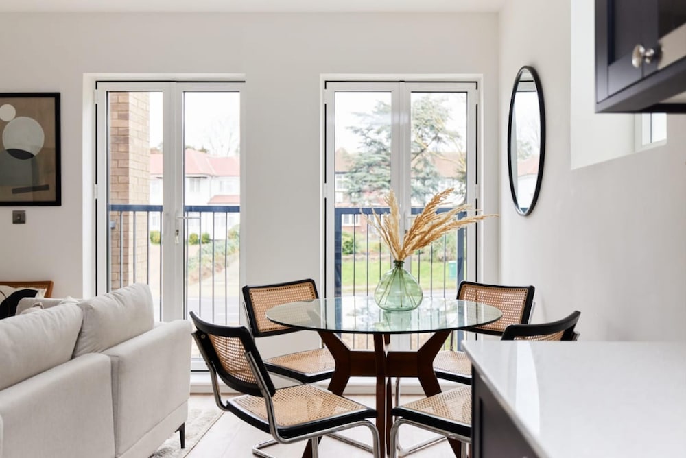 Wembley Vacations - The Wembley Park Gem - Lovely 2bdr Flat With Balcony - Property Image 18