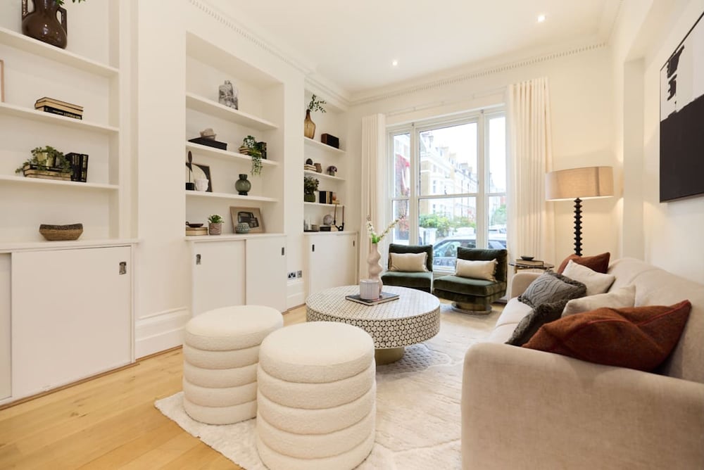 The Kensington Palace Hideout - Homely 5bdr House With Patio and Balcony