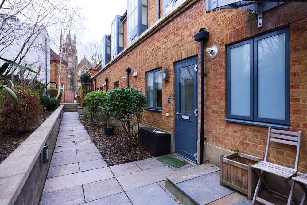 The Putney Escape - Trendy 2bdr Flat With Terrace Parking