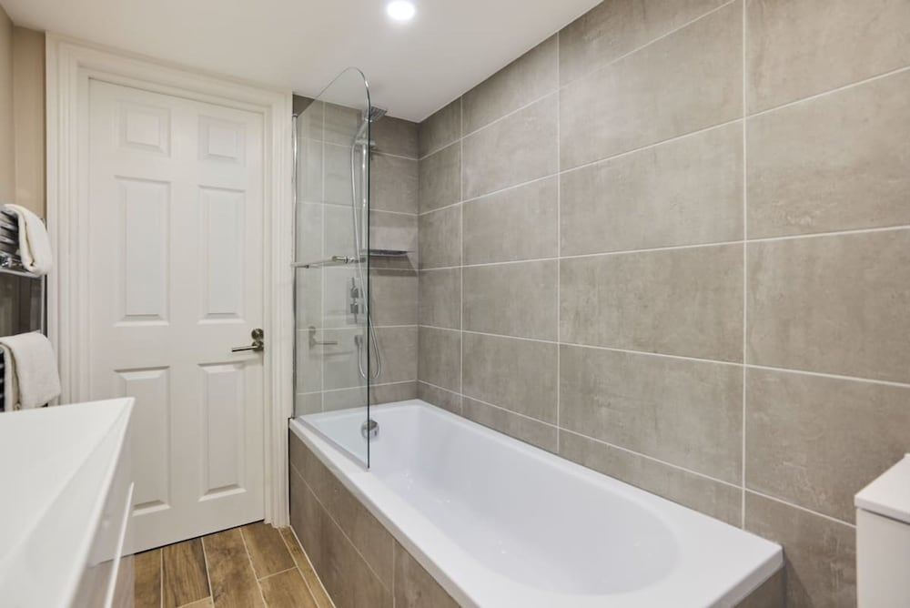 The Brondesbury Park - Sparkling 3bdr Flat With Garden