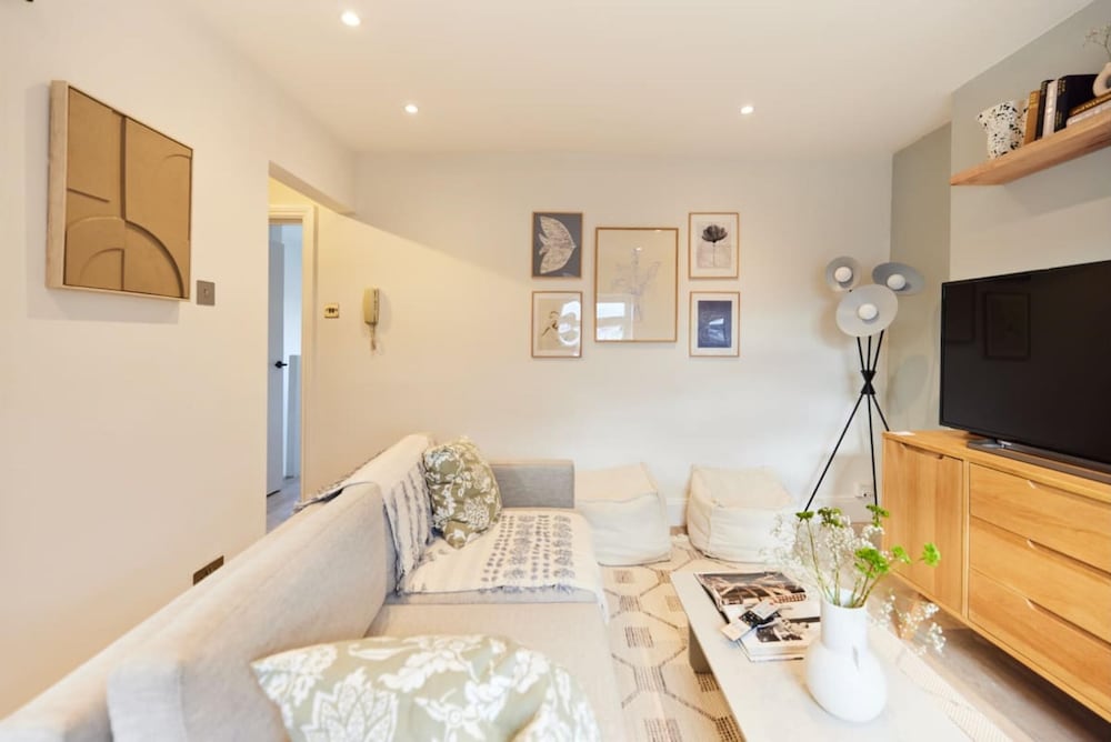 The North Notting Hill Crib - Bright 1bdr Flat