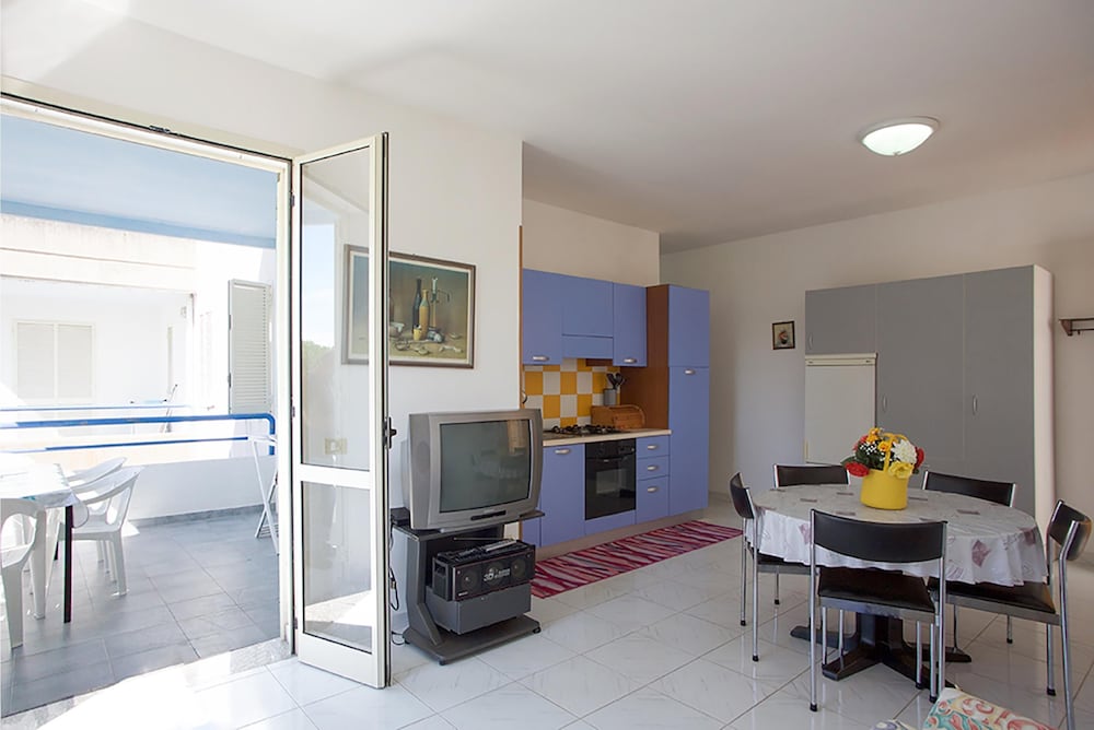 Glicine Apartment With Pool in Residence view 4