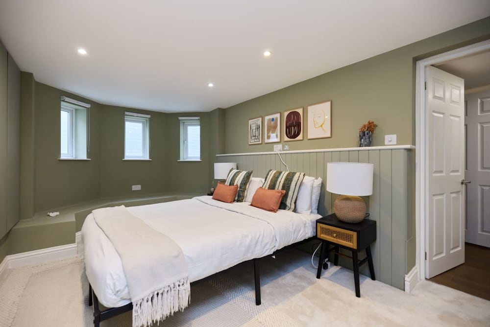 The Brondesbury Park - Sparkling 3bdr Flat With Garden