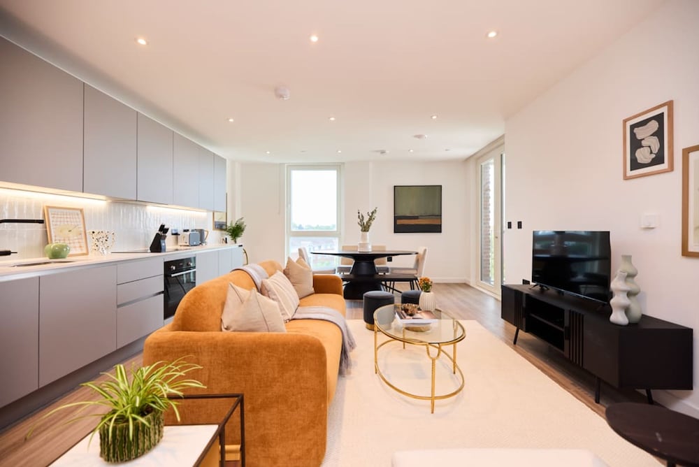 The Tottenham Classic - Charming 2bdr Flat With Balcony — London
