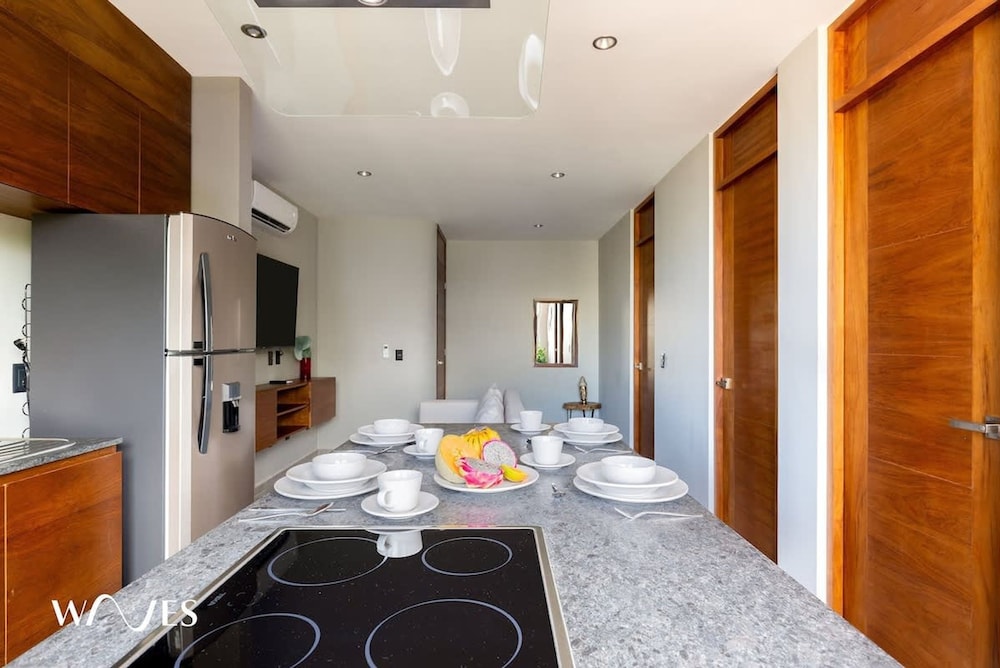 Luminous 2 BR With Roof Pool Close to Hotel Zone by Waves Management