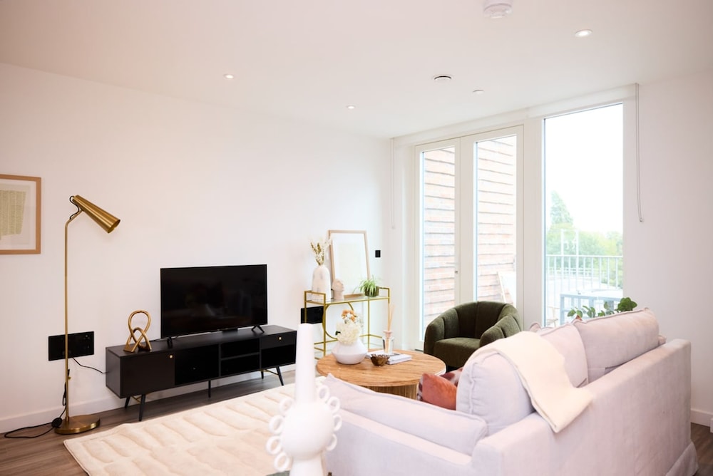 The Tottenham Paradise - Ravishing 2bdr Flat With Balcony