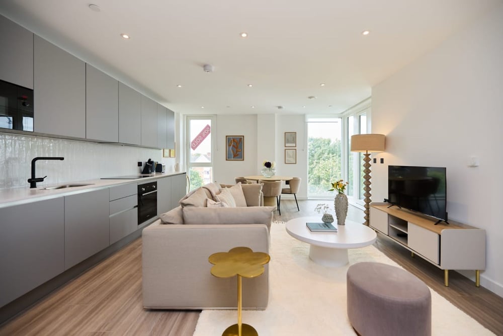 The Tottenham Scenery - Elegant 2bdr Flat With Balcony
