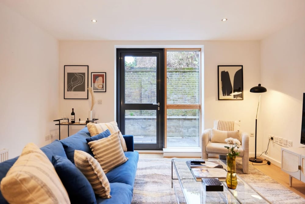 The Putney Escape - Trendy 2bdr Flat With Terrace Parking