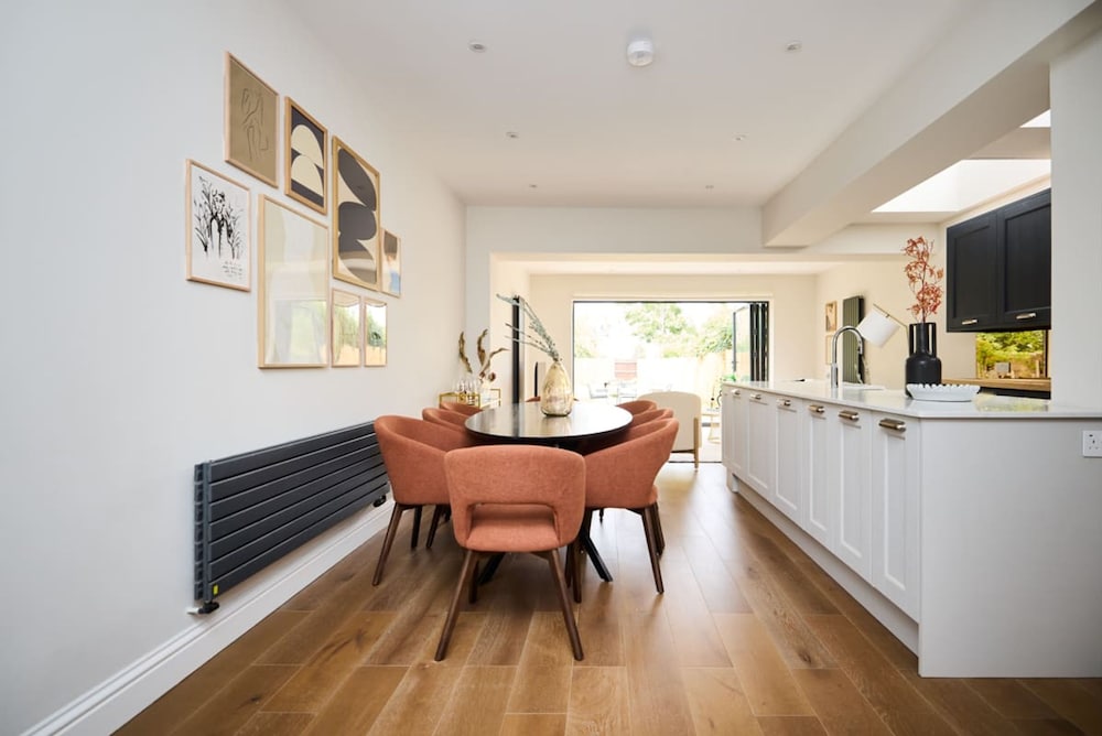The Brondesbury Park - Sparkling 3bdr Flat With Garden