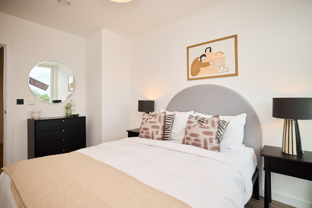 The Tottenham Wonder - Pleasing 2bdr Flat With Balcony