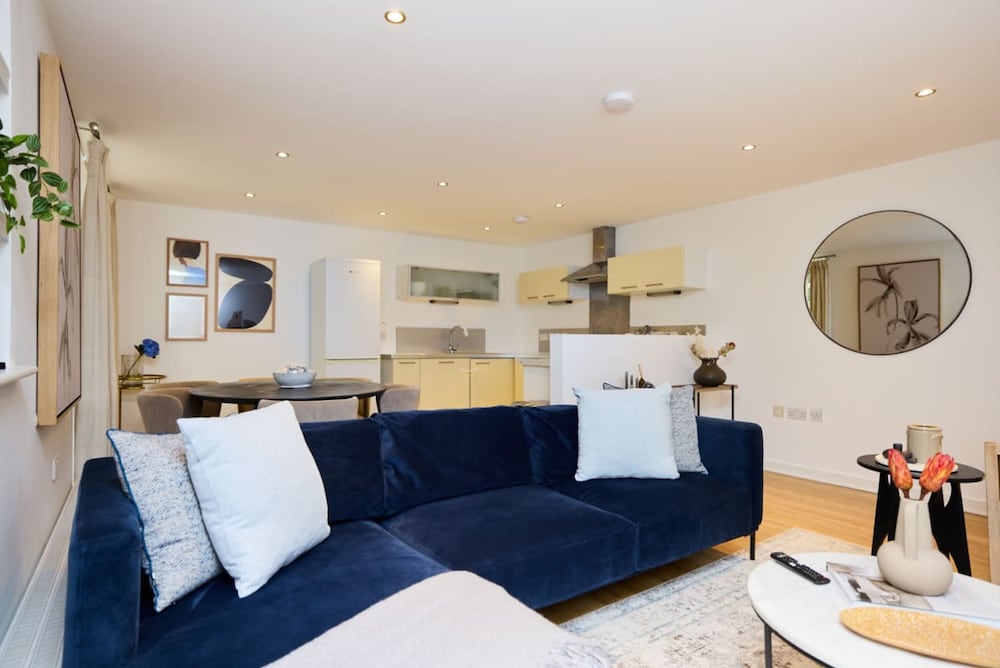 The Gwendolen Retreat - Inviting 2bdr Apartment With Balcony