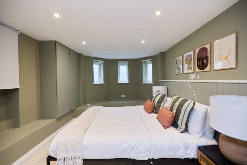 The Brondesbury Park - Sparkling 3bdr Flat With Garden