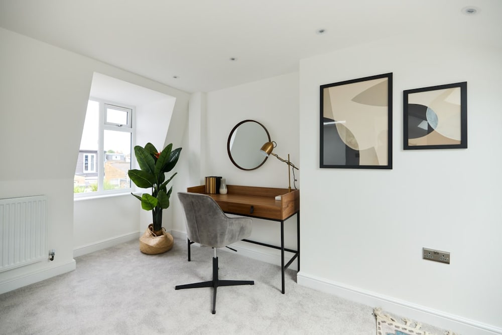 The Shepherd s Bush Wonder - Trendy 4bdr Home With Garden Terrace