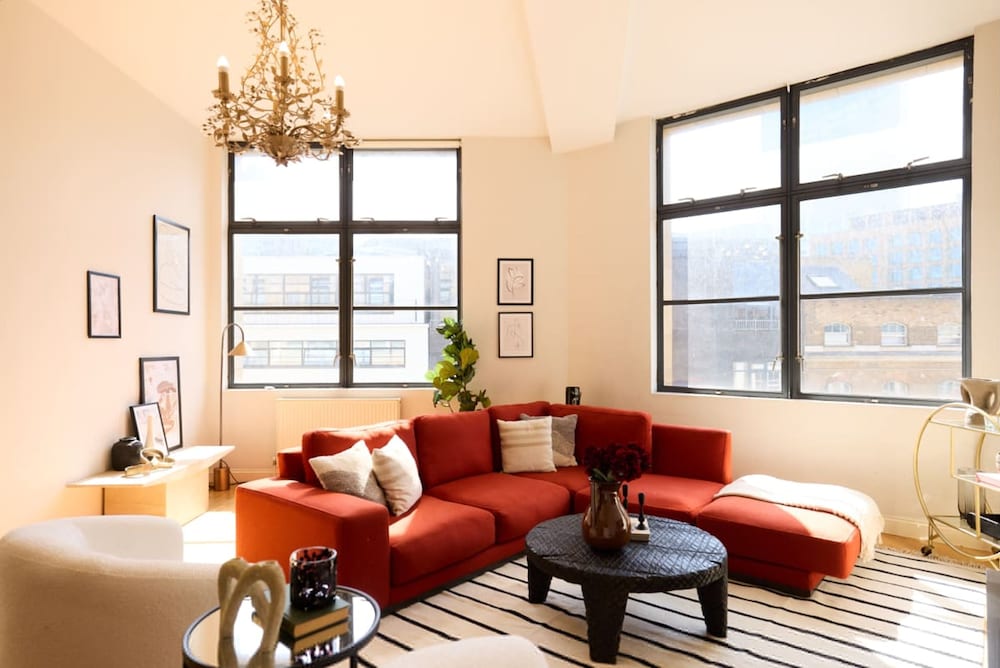 The Spitalfields Beauty - Bright 2bdr Flat