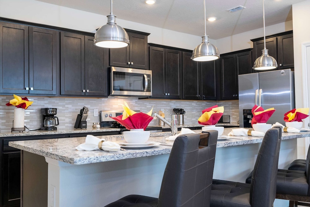 Luxury Private Pool Themed Rooms Close to Disney 1282
