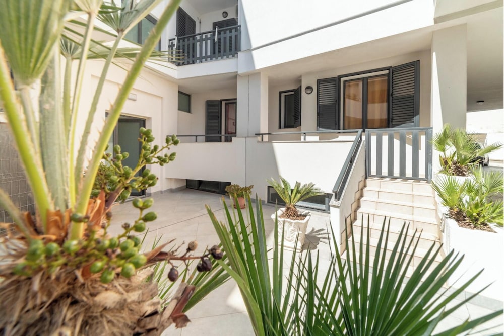 Casa Del Sol Levante Near The Sea