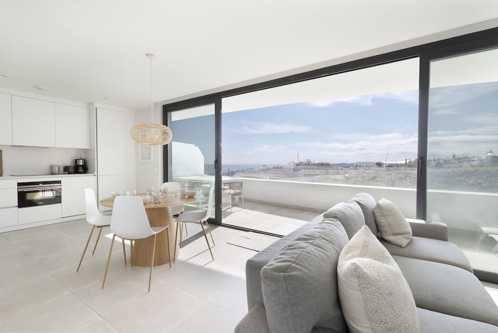 Elegant Luxury Suite With Terrace in Higueron