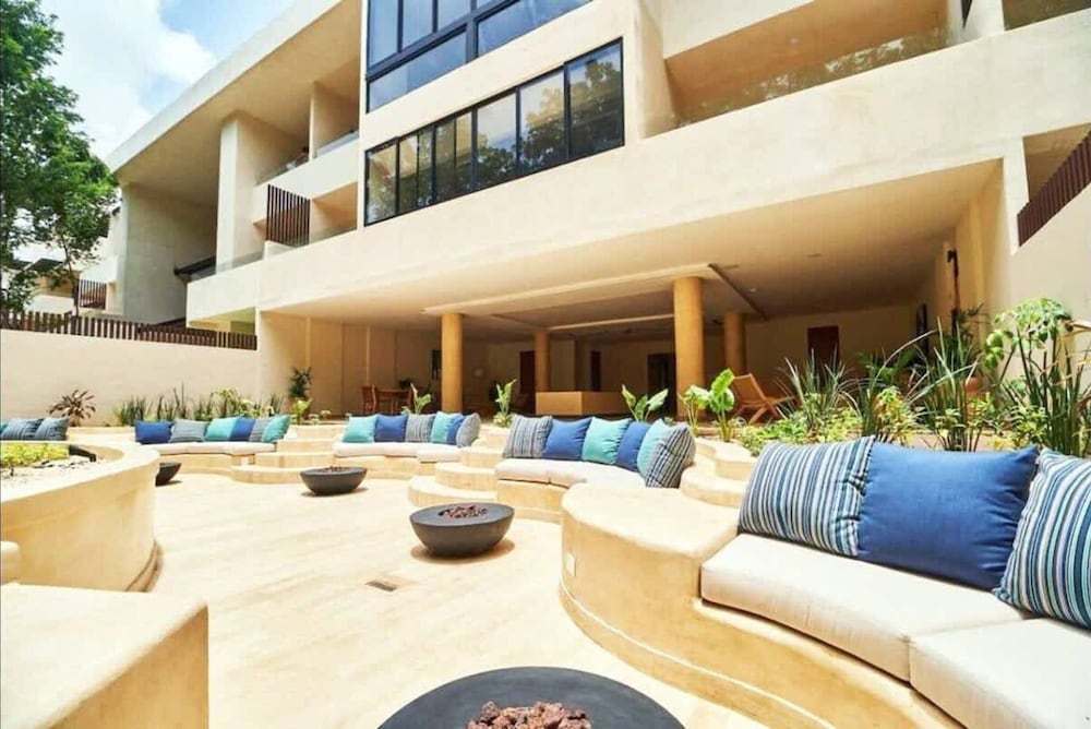 2 BR Amazing Pool Top Amenities Wifi 2FL Gym
