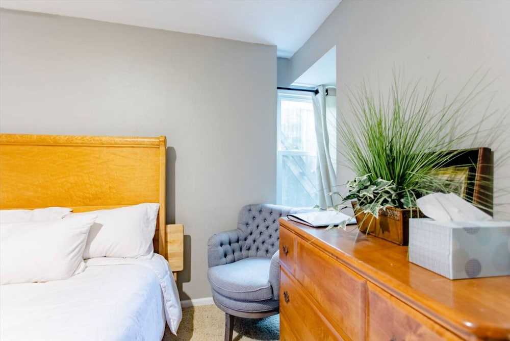 Relax in Style Clean Comfy in a Prime 1ZB
