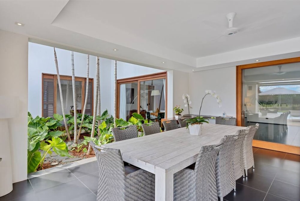 Beautifully-designed Contemporary Villa