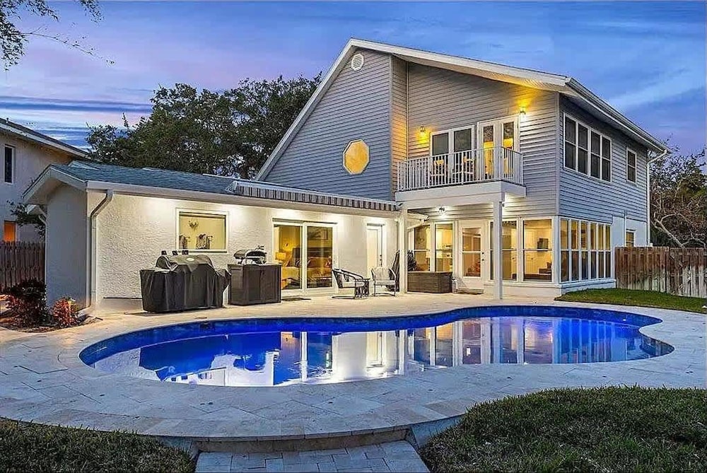 Sarasota Waterfront Pool Home With Dock