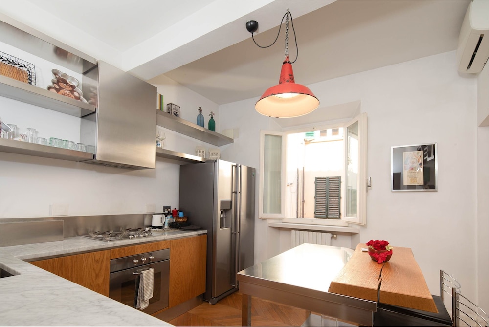 Modern 2BR Apartment in Historic Florence