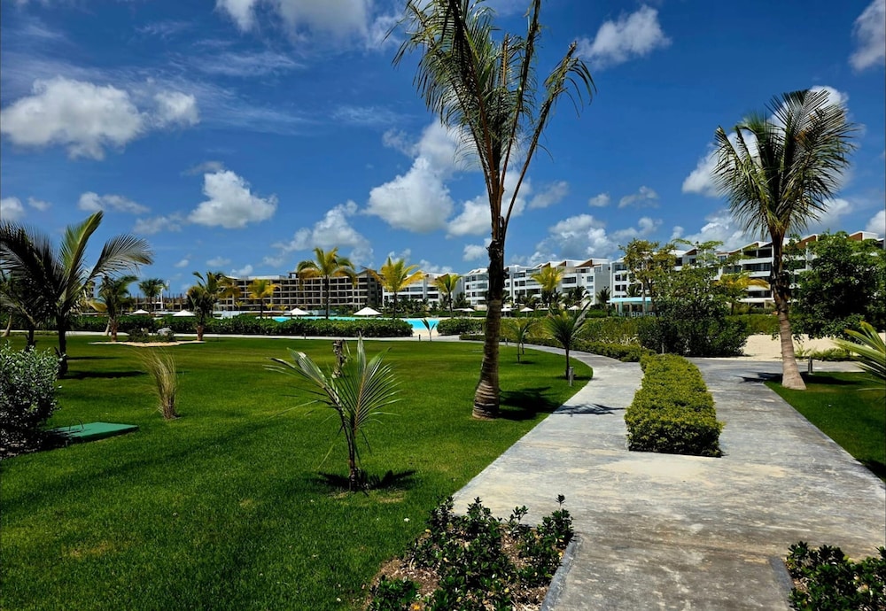 Oasis Turquesa Punta Cana Crystal Lagoon