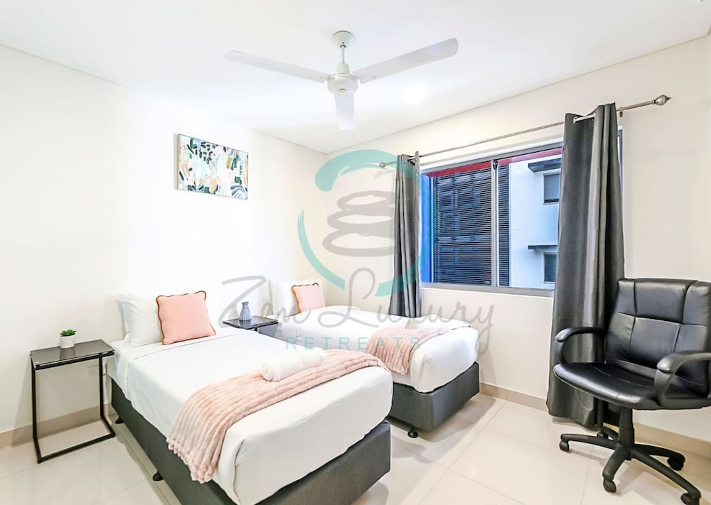 Townscape Vista Pool Gym Workspace Balcony - Image 5