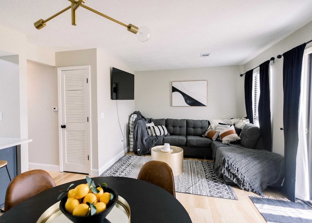 Suite Dreams Condo for 4