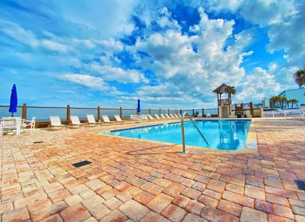 Cozy Oceanfront Studio in Daytona