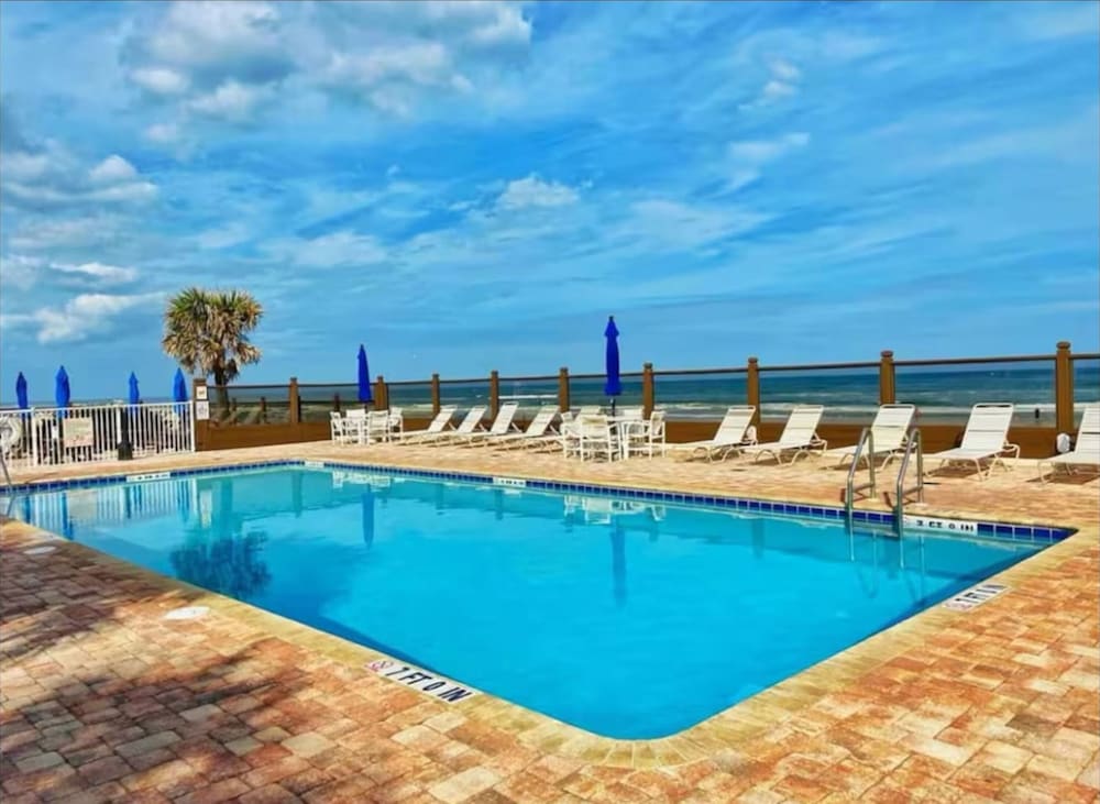 Cozy Oceanfront Studio in Daytona