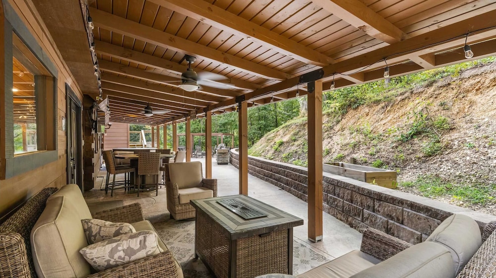 Luxury Cabin With Mountain Views Pigeon Forge