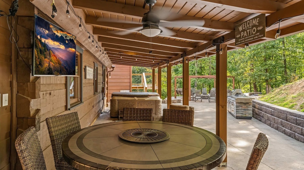 Luxury Cabin With Mountain Views Pigeon Forge