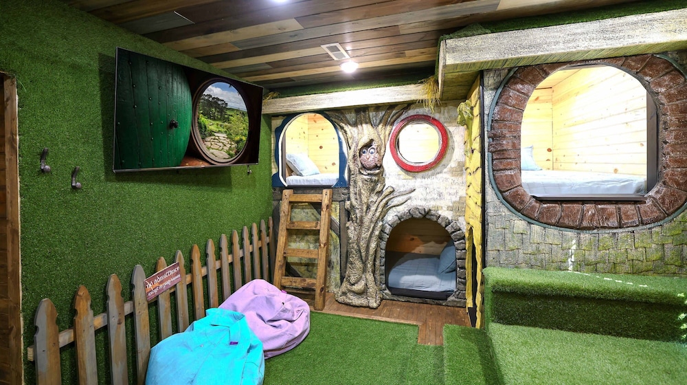 Gandalf s Getaway Indoor Pool Theater Arcade Firepit Book Now