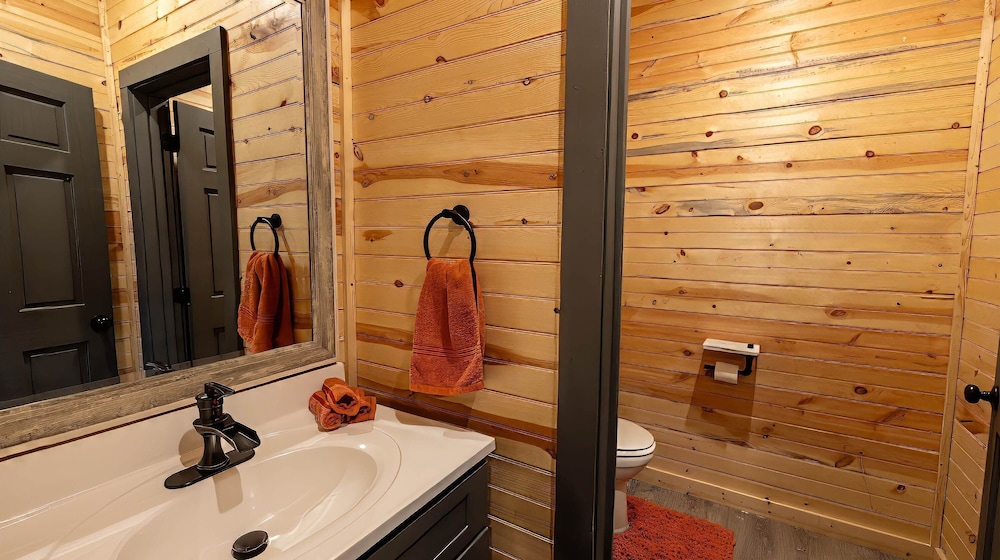 Bigfoot Bunkhouse Pool Views Theater Arcade Firepit Book Now