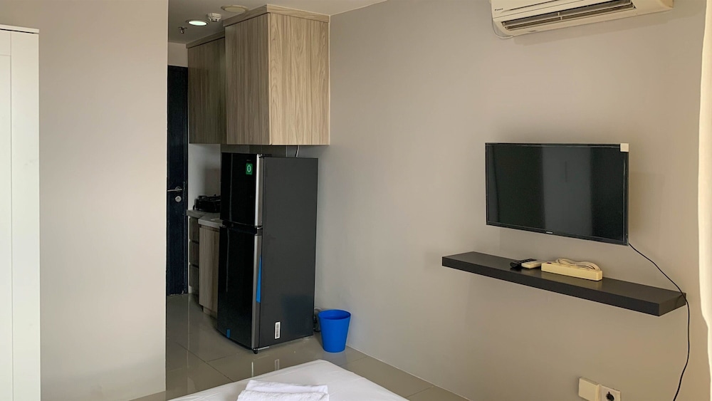 Cozy Studio at Belmont Residence Puri Apartment